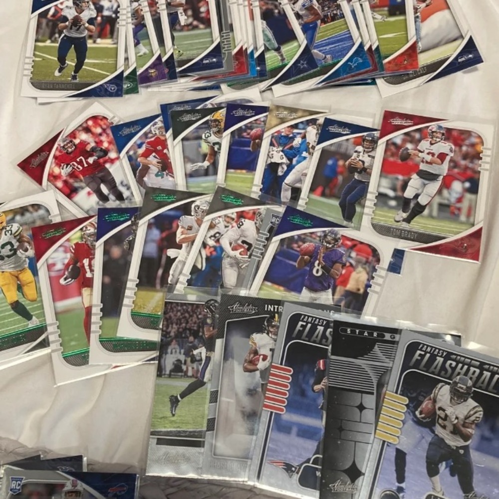 NFL 2019-2021 Random Card Lot (65) - Picture 7 of 7